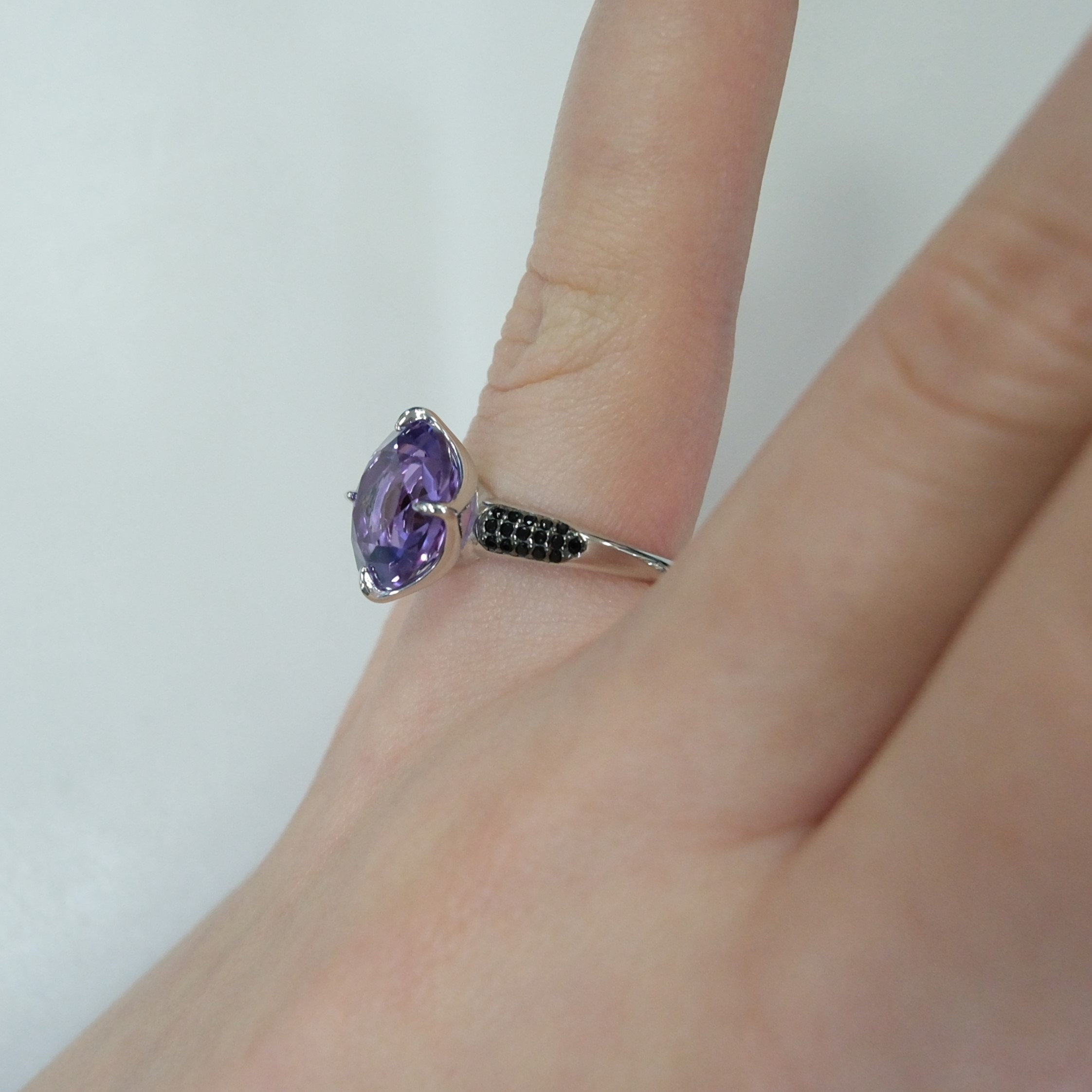 Серебряное кольцо с аметистом